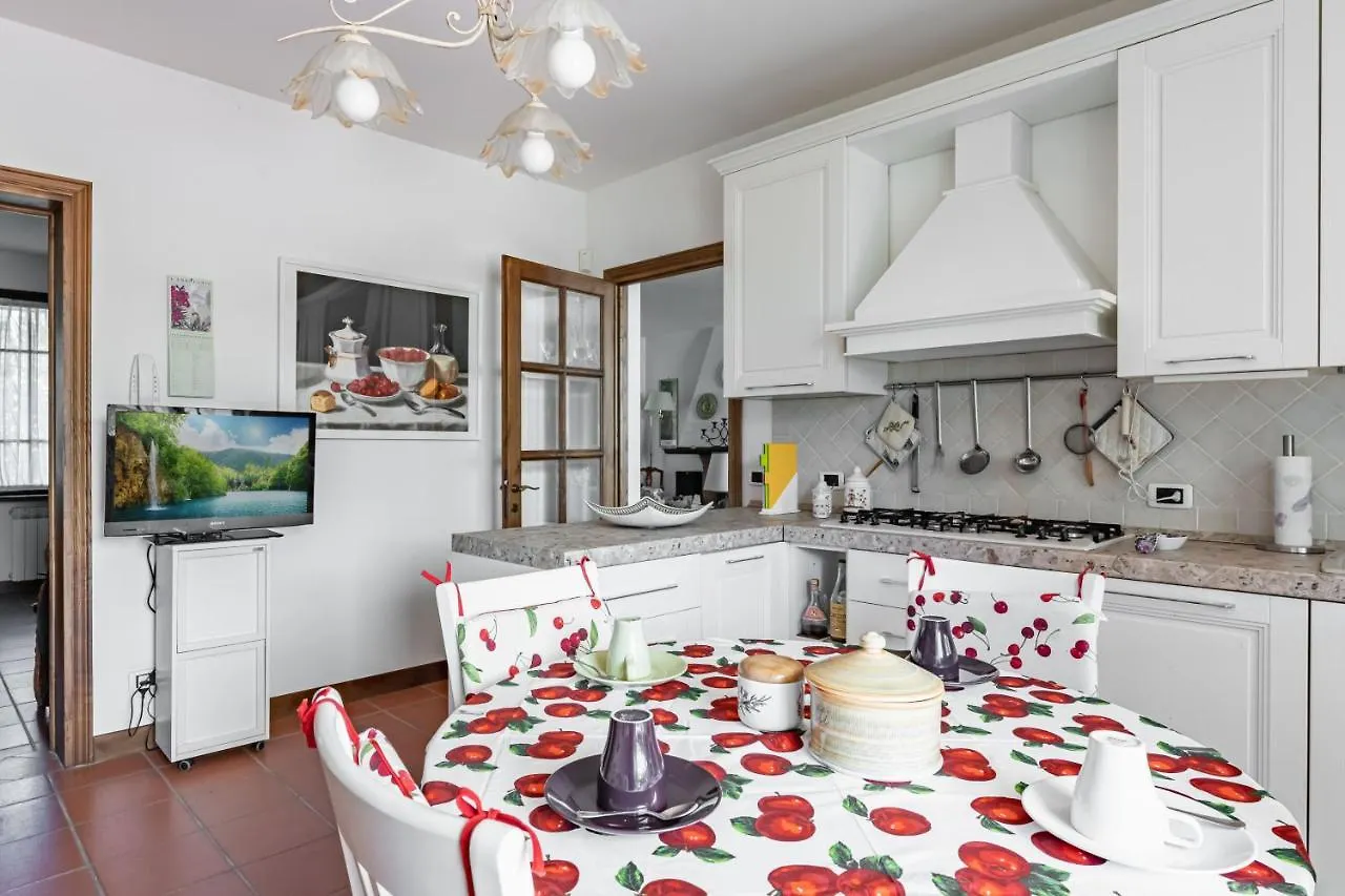 Ponte A Moriano Villa With Private Parking&Garden! Lukka 0*,  Włochy